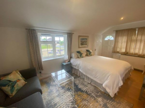Private entry Guesthouse hideaway